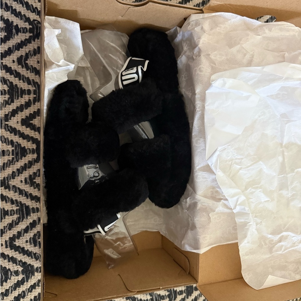 UGG OH YEAH fluff Slide Sandals with strap